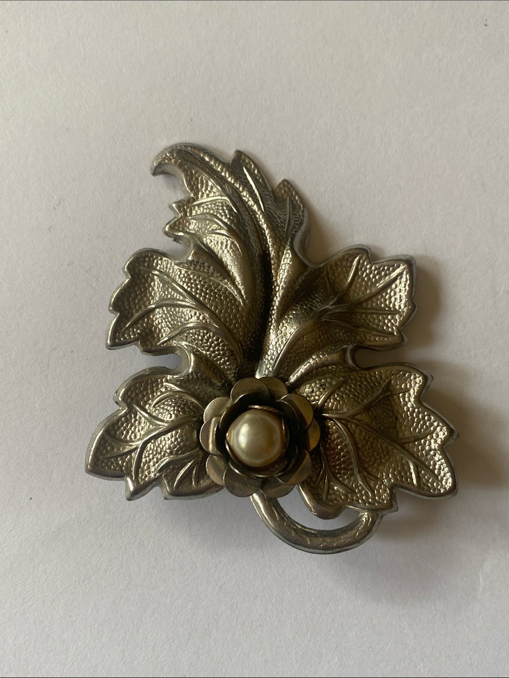 Vintage 1940s Silver-Tone Leaf Brooch with faux Pearl Center